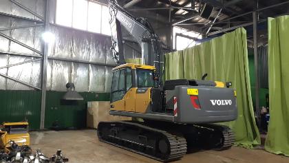 Production of the next harvester based on the Volvo EC220DL excavator 